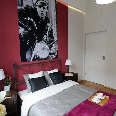 Hollywood Albergue